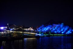 杭州临安青山湖灯光秀打造迷人夜景