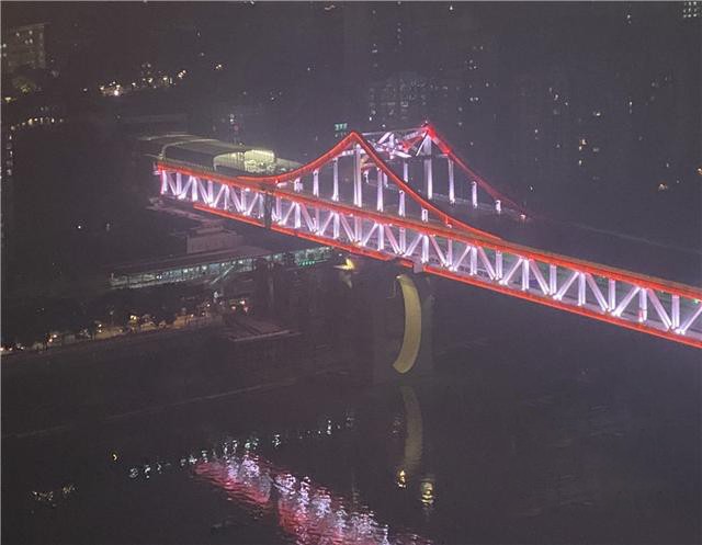重庆曾家岩大桥正式亮灯