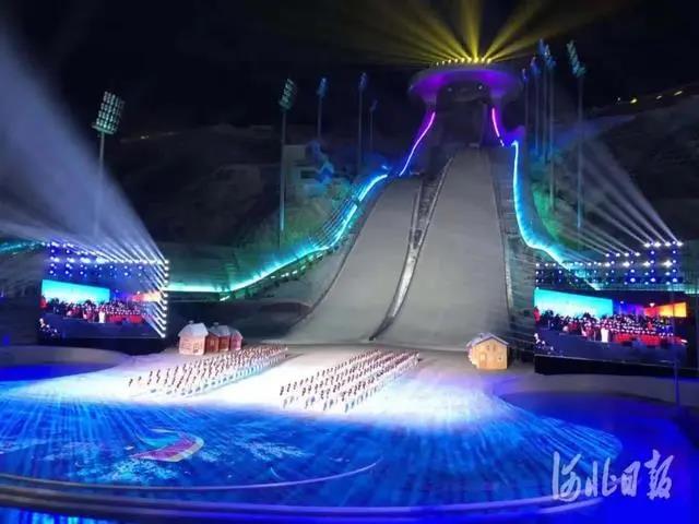 2022北京冬奥会场馆“雪如意”首次正式点亮