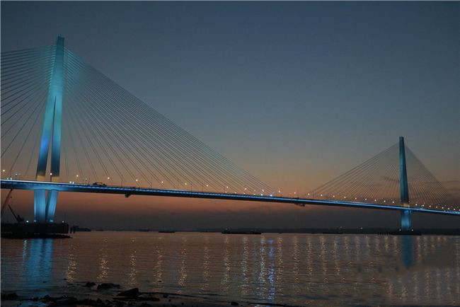 南京江心洲长江大桥夜景照明工程完成调试