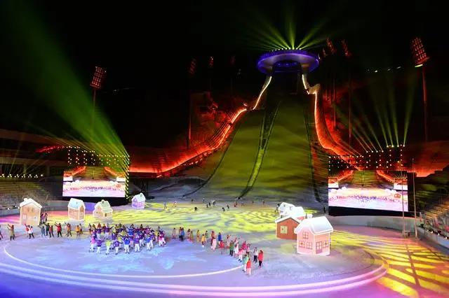 2022北京冬奥会场馆“雪如意”首次正式点亮