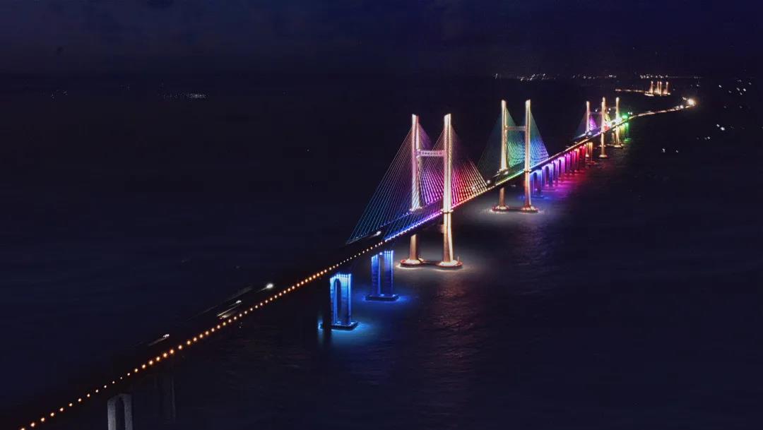 飞利浦专业照明成功点亮福建平潭海峡跨海公铁两用桥