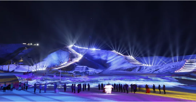 冰雪旅游新风向：3亿人上冰雪，还有光影互动新玩法