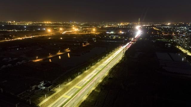 江苏苏州绕城高速“亮灯为民”