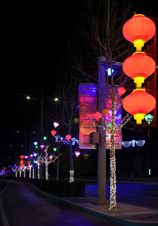 内蒙古鄂尔多斯市康巴什区用景观灯光营造春节喜庆气氛