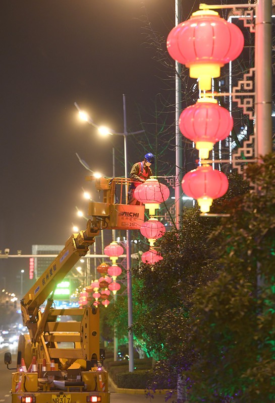 武汉1.6万根路灯杆“亮化”改造完成