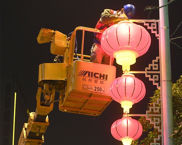 武汉1.6万根路灯杆“亮化”改造完成