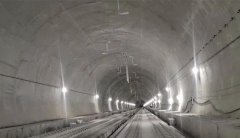 张吉怀铁路湖南湘西州古丈县柏子庄隧道照明工程顺利实现通电