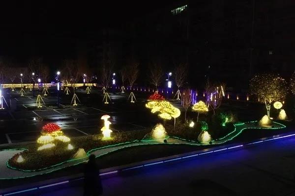 湖北宜城首个智慧灯杆停车场示范点已建成