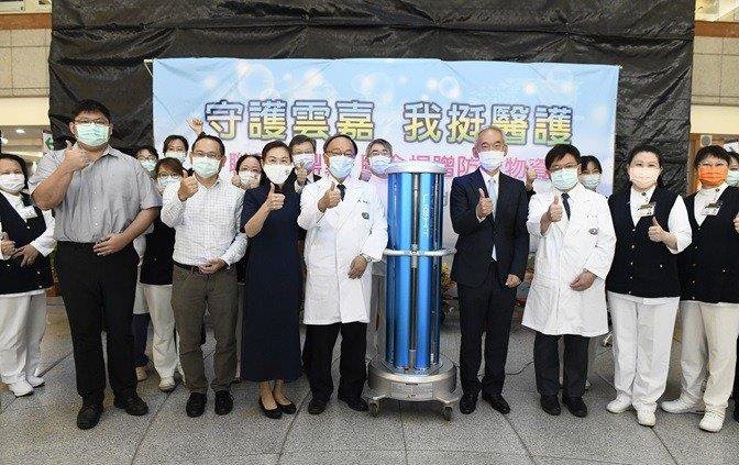 联华电子与鼎众向台北大林慈济医院合捐紫外消毒机器人