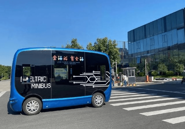 福建泉州首个5G车路协同（智慧路灯 自动驾驶）项目落地晋江三创园