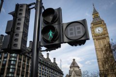 英国多地即将试行的智能信号灯“因人而异”亮绿灯