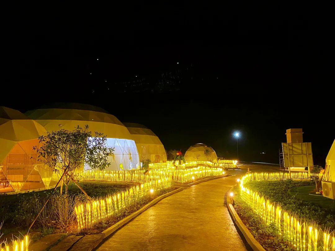 四川宜宾兴文县山朵万象园打造乡村主题夜间景观灯光