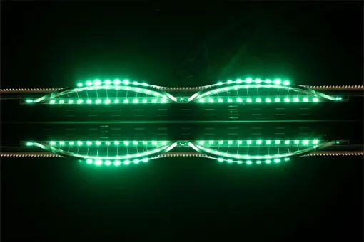 杭州富阳即将通车的跨江大桥上演璀璨灯光秀！