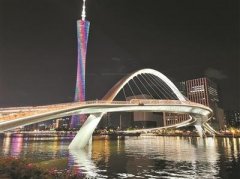广州首座珠江两岸人行桥首次亮灯