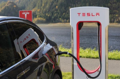 特斯拉将在欧洲向其它品牌电动车开放充电桩
