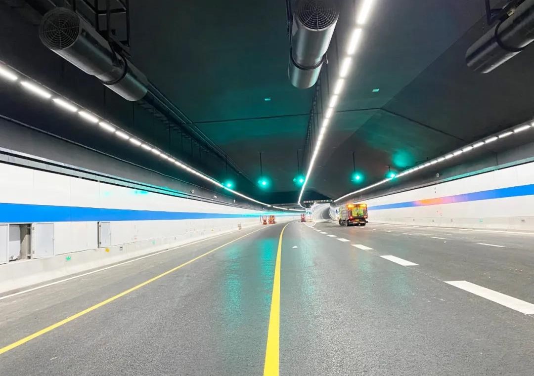 三雄极光智能照明控制系统照亮苏州春申湖隧道