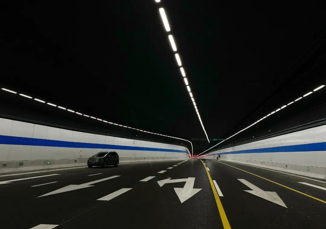三雄极光智能照明控制系统照亮苏州春申湖隧道