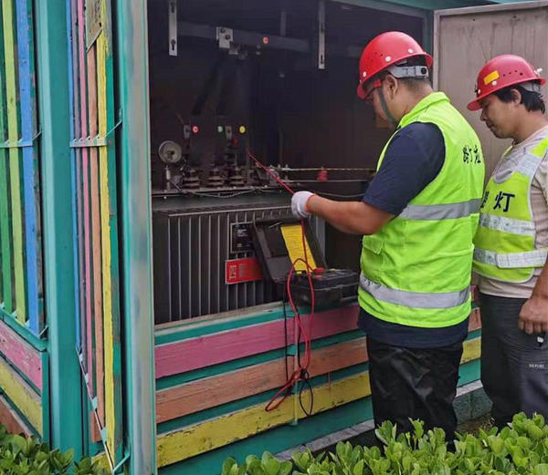 郑州市灯饰处全力恢复郑州高铁站、大玉米等区域及100余条路段照明