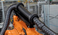 igus伸缩系统实现安全低成本的机器人供能