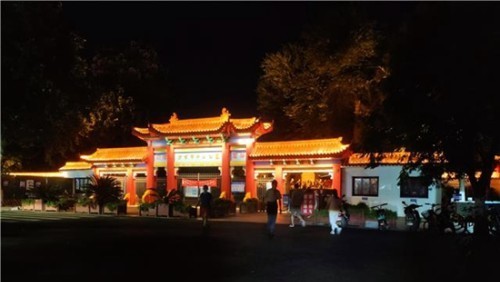 湖北荆州中山公园亮化升级改造迎游客佳节赏园