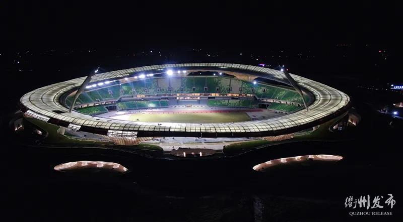 近2万盏灯点亮浙江衢州市体育场