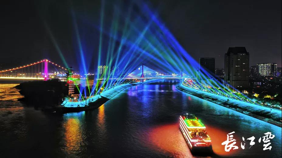良业助力“长江夜游” 为世界旅游名城增姿添彩