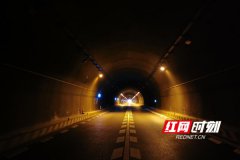武深高速湖南株洲段两座隧道LED焕新“开道”照亮司乘回家路