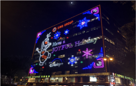 香港尖东圣诞灯饰亮灯照耀维港两岸