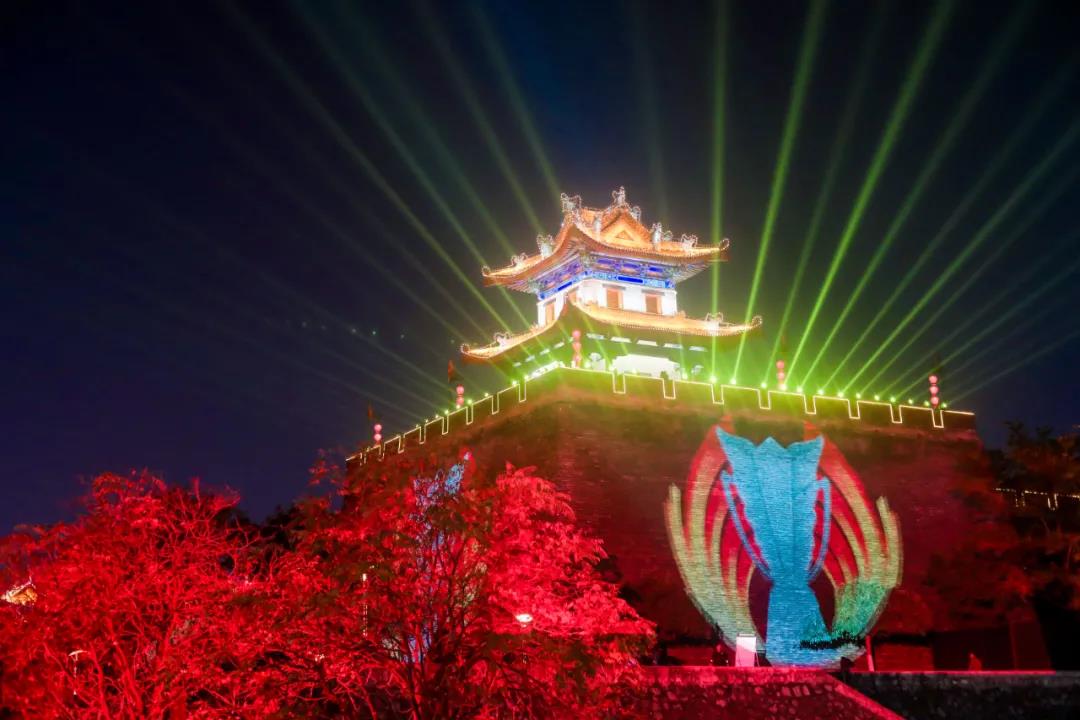 西安城墙上演亚洲杯主题灯光秀
