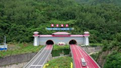 四川雅康高速二郎山隧道首创自备电源供照明