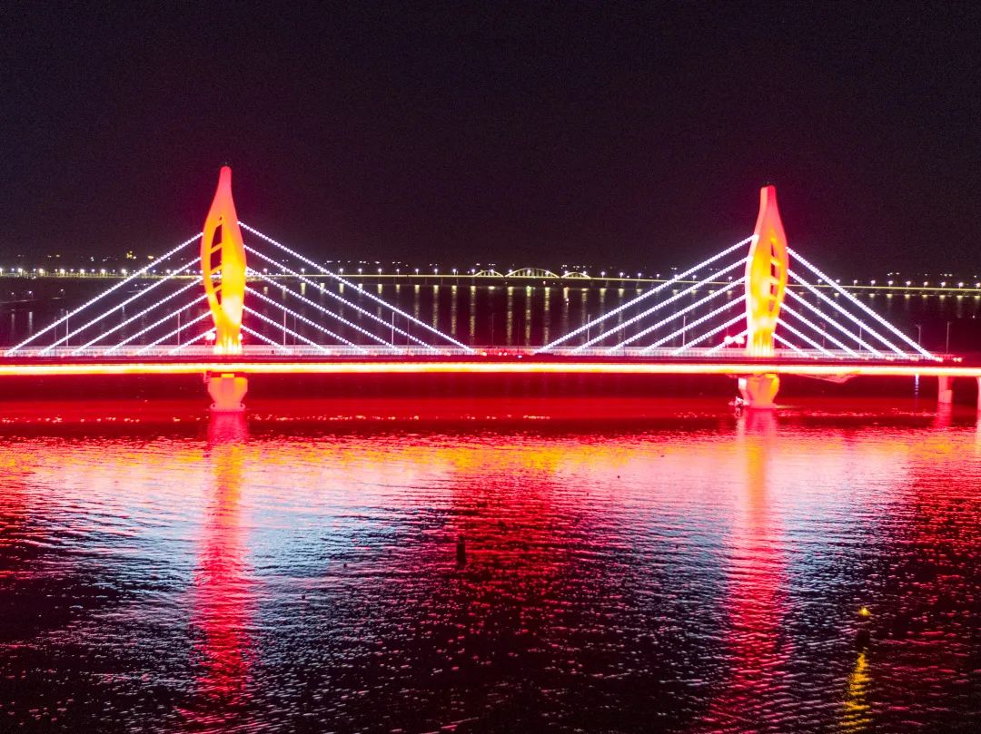 广东汕头中砂大桥完成亮化工程最终调试