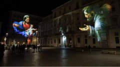 意大利罗马Palazzo Senatorio市政厅大楼以灯光秀重现重现文艺复兴绘画珍品