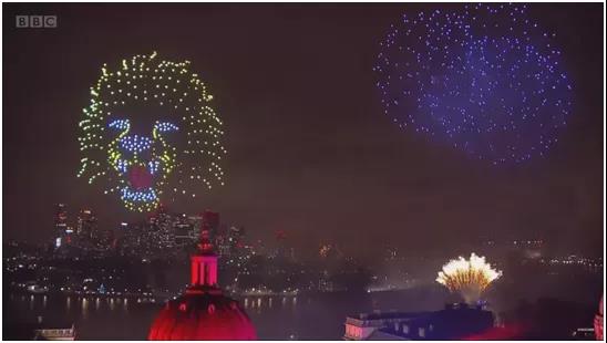 英国伦敦上演迎新年主题无人机灯光秀