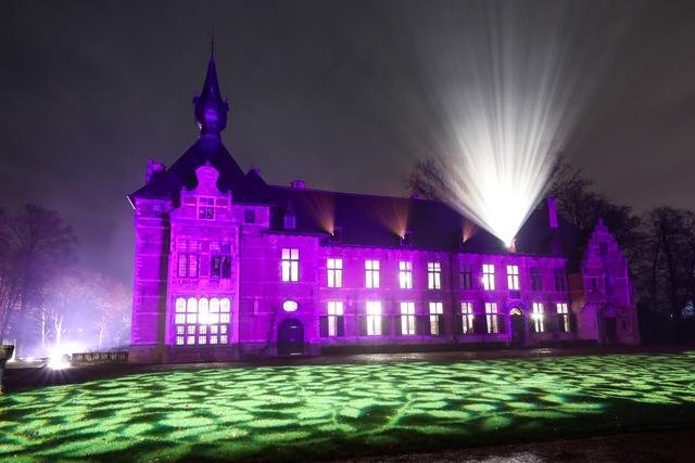 比利时浪漫灯光秀“点亮”城堡花园