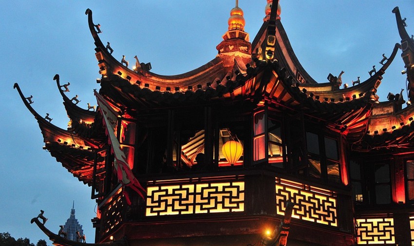 上海豫园商城建筑景观灯光整体提升亮灯