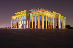 阿联酋沙迦灯光节以现代声光为古迹增添震撼“滤镜”