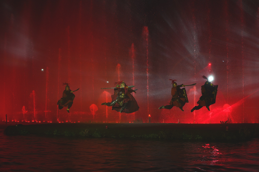 《如梦上塘》沉浸式夜游2.0版在杭州上塘古运河景区皋亭坝码头提前剧透