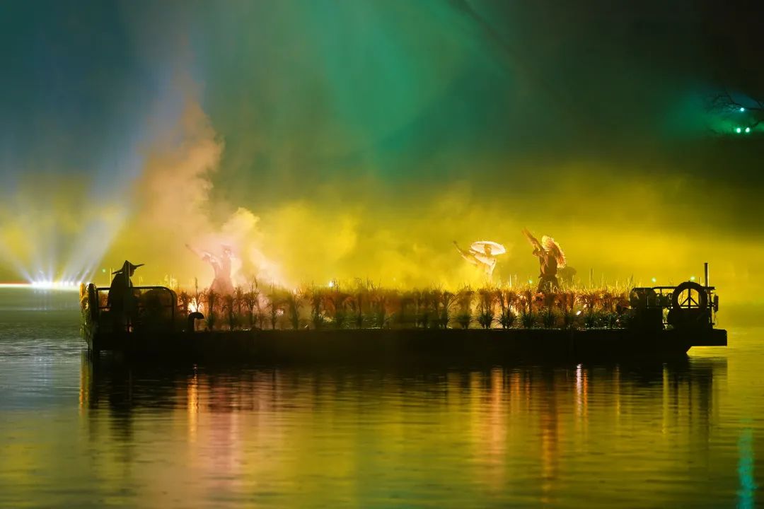 《如梦上塘》沉浸式夜游2.0版在杭州上塘古运河景区皋亭坝码头提前剧透