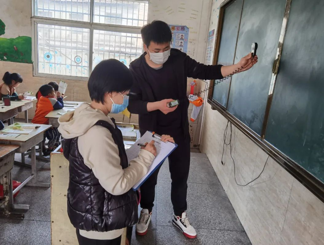 南昌青山湖区开展辖区学校教学环境采光照明卫生监测工作