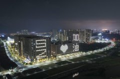 深圳技术大学学生宿舍上演抗疫版“灯光秀”