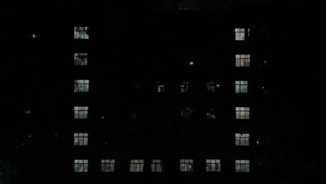 邢台河北机电职业技术学院信息工程系学生用亮灯秀表白母校