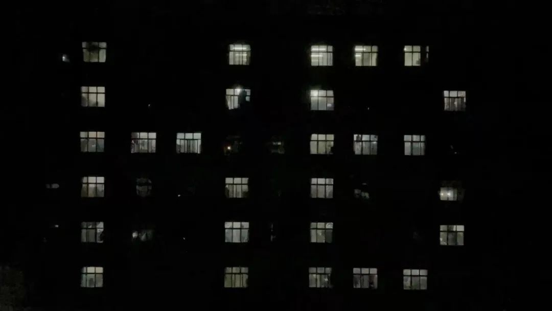 邢台河北机电职业技术学院信息工程系学生用亮灯秀表白母校