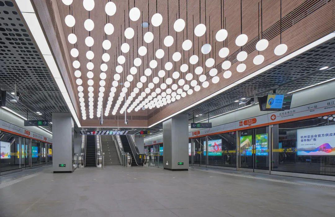 鸿雁5万余套灯具打造杭州地铁“地下艺术长廊”