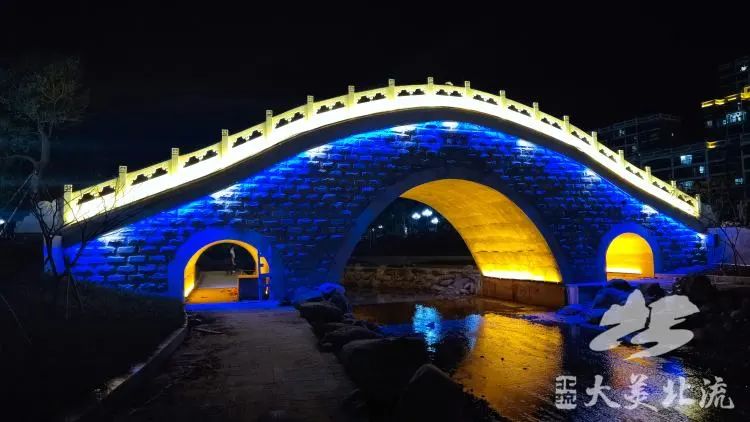 广西玉林北流市乡贤文化公园全面亮化后亮灯
