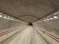 南天高速广西河池南丹县峨眉隧道照明试验段顺利通电亮灯