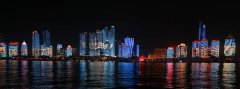 青岛浮山湾上演“庆祝人民海军成立73周年”主题灯光秀