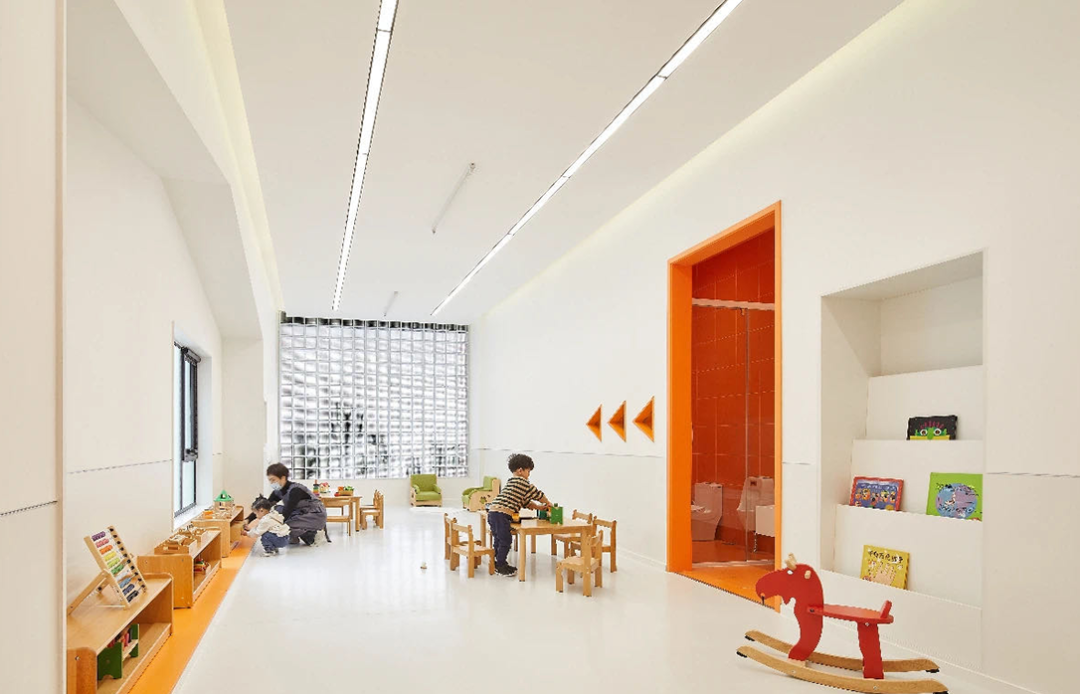 飞利浦LED灯具帮助洛阳闻山君竹书店提升商业空间照明体验