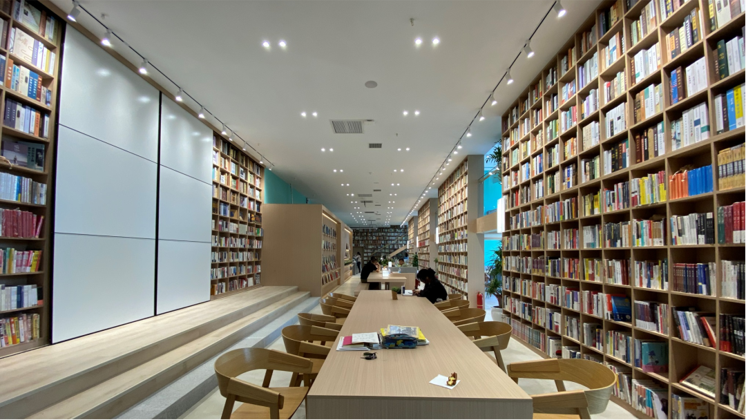 飞利浦LED灯具帮助洛阳闻山君竹书店提升商业空间照明体验