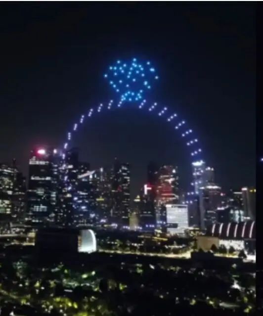 新加坡夜空上演求婚无人机灯光秀
